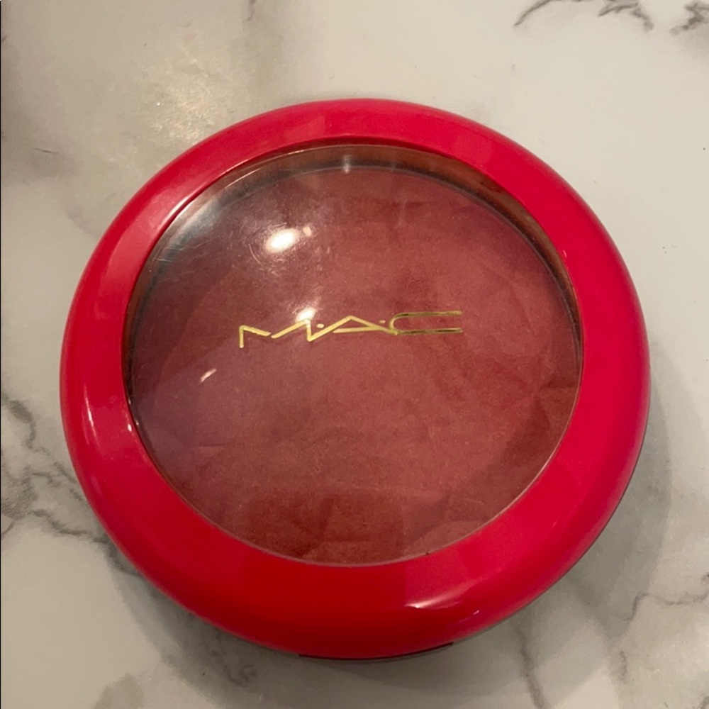 MAC Magic Dust Powder
